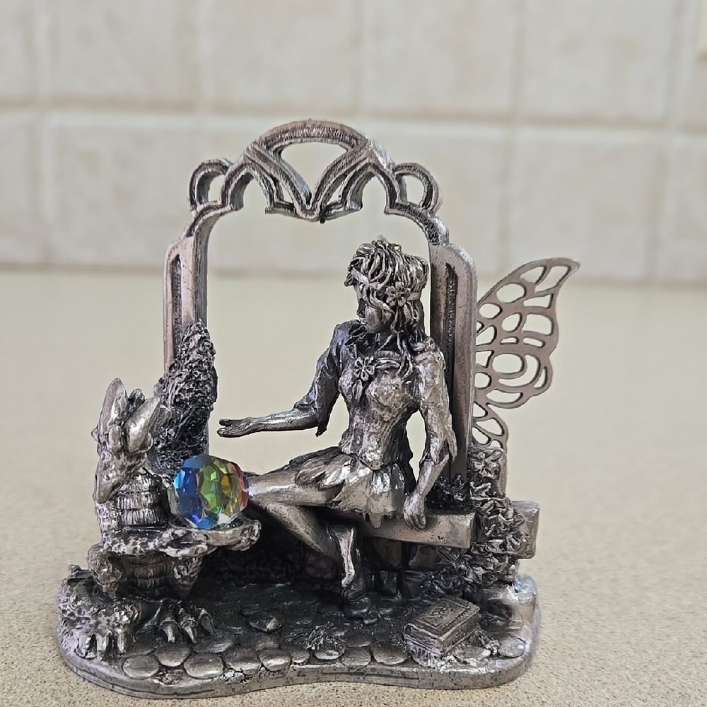 Tudor Mint #3809 "The Crystal Gift" Myth & Magic Vintage Pewter Figurine